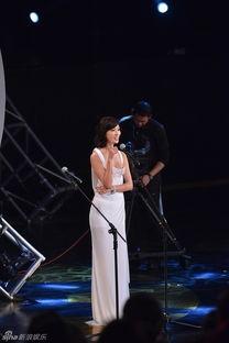 黄渤颁奖娱乐视频,幽默风趣演绎娱乐盛宴